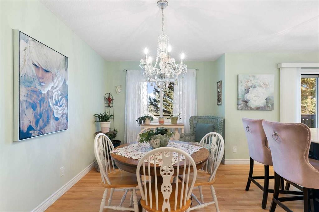 34-118 Strathcona Road, Calgary, AB - Indoor Photo Showing Dining Room