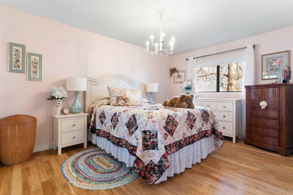 34-118 Strathcona Road, Calgary, AB - Indoor Photo Showing Bedroom