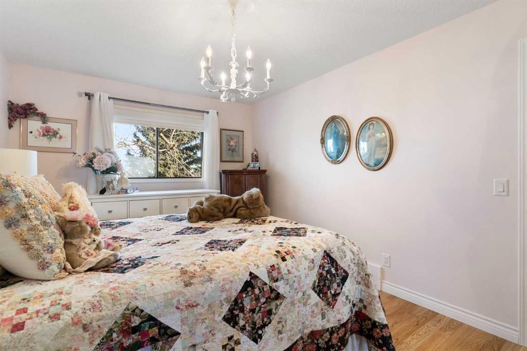 34-118 Strathcona Road, Calgary, AB - Indoor Photo Showing Bedroom