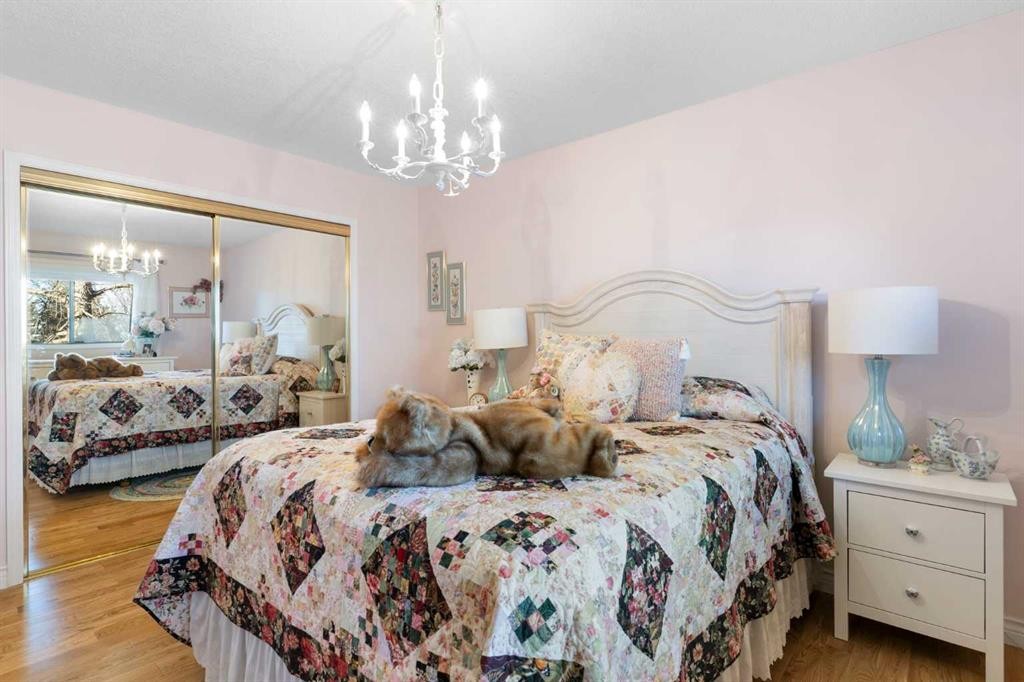 34-118 Strathcona Road, Calgary, AB - Indoor Photo Showing Bedroom