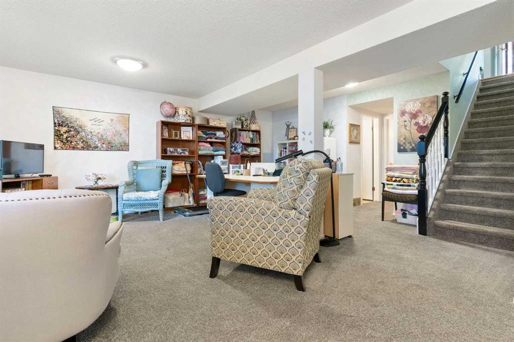 34-118 Strathcona Road, Calgary, AB - Indoor