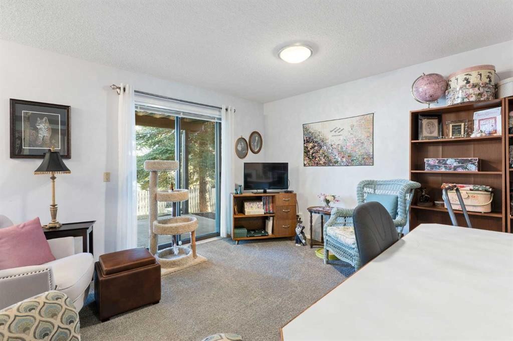 34-118 Strathcona Road, Calgary, AB - Indoor