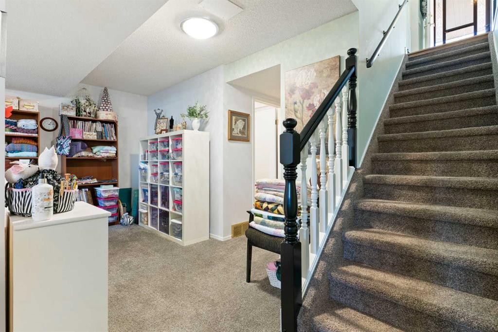 34-118 Strathcona Road, Calgary, AB - Indoor Photo Showing Other Room