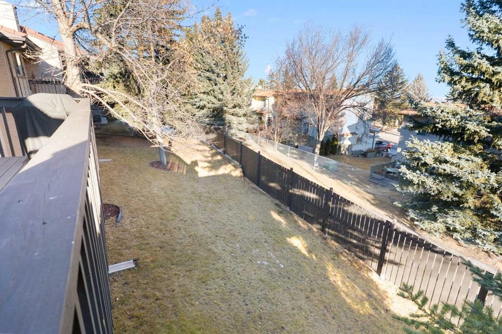 34-118 Strathcona Road, Calgary, AB - Outdoor