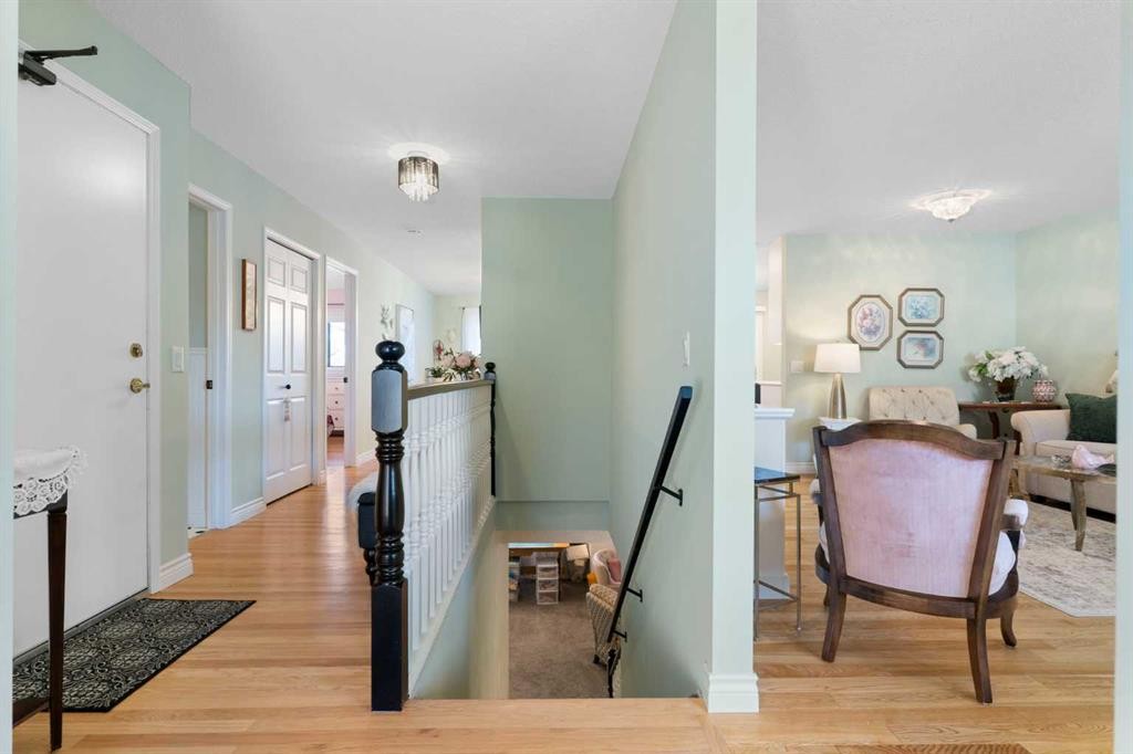 34-118 Strathcona Road, Calgary, AB - Indoor Photo Showing Other Room