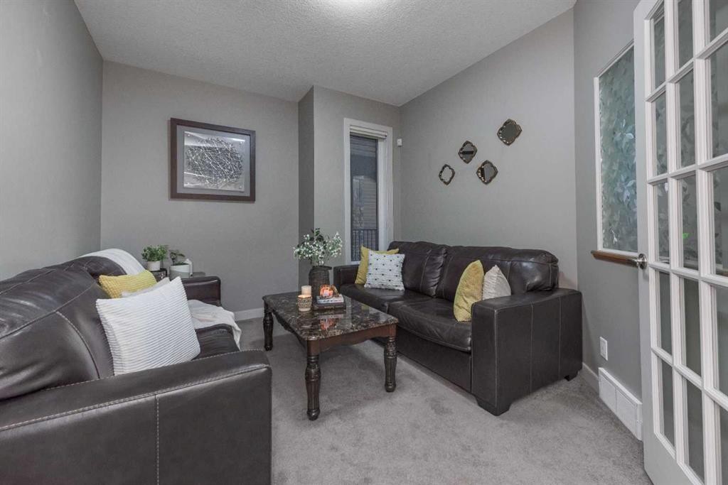 76 Evanspark Circle Nw, Calgary, AB - Indoor Photo Showing Living Room