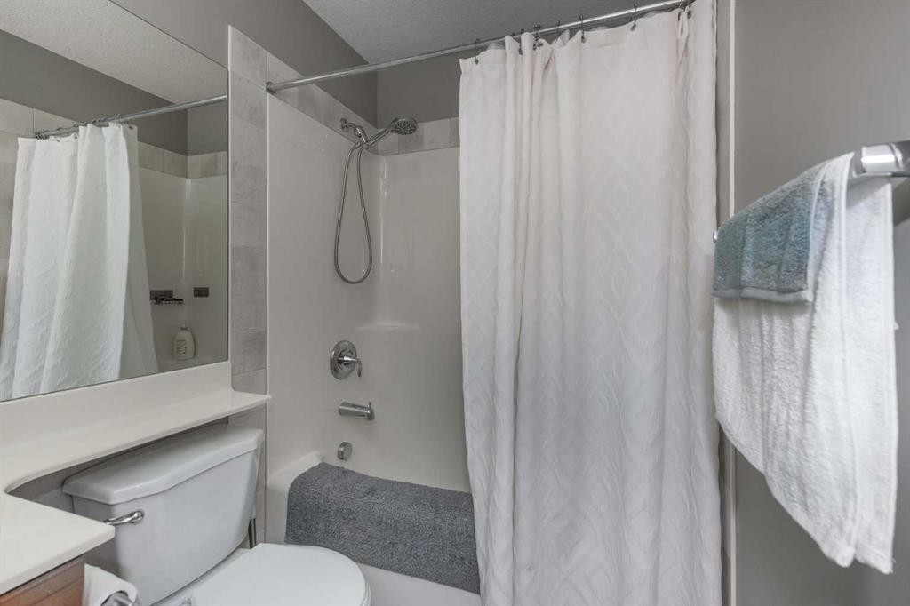 76 Evanspark Circle Nw, Calgary, AB - Indoor Photo Showing Bathroom
