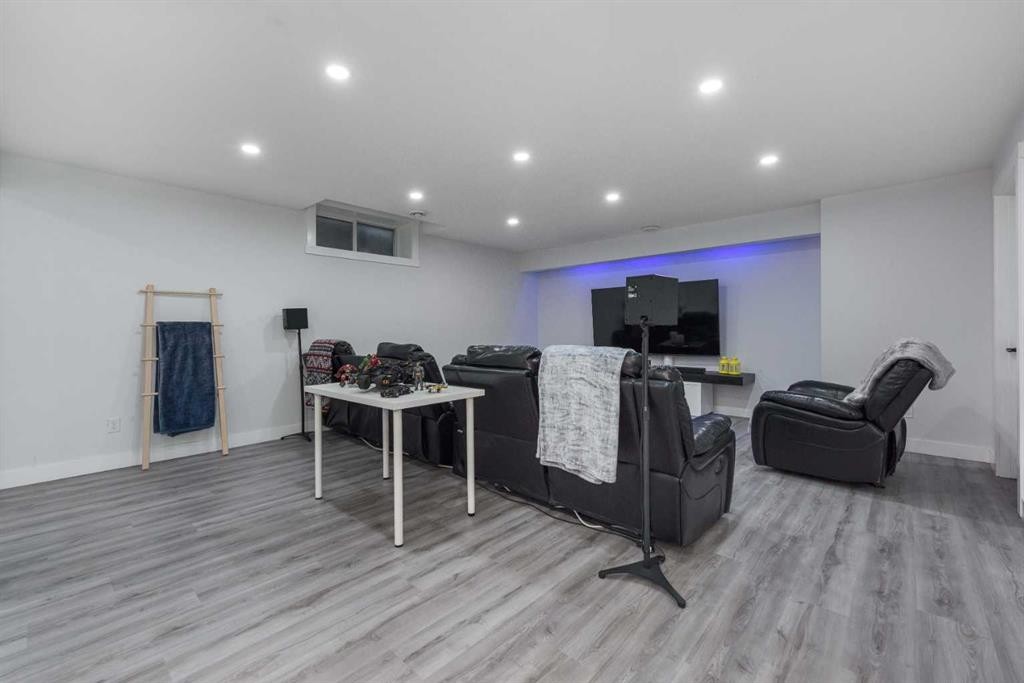 76 Evanspark Circle Nw, Calgary, AB - Indoor