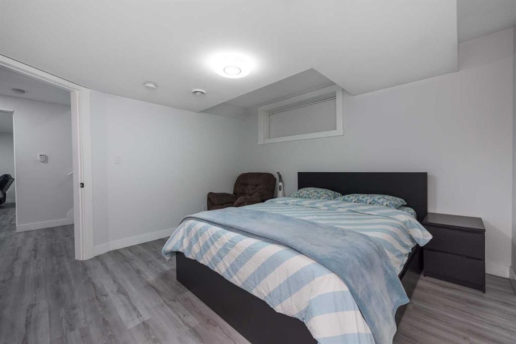 76 Evanspark Circle Nw, Calgary, AB - Indoor Photo Showing Bedroom