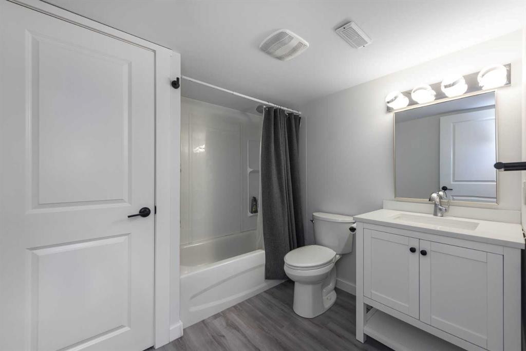 76 Evanspark Circle Nw, Calgary, AB - Indoor Photo Showing Bathroom