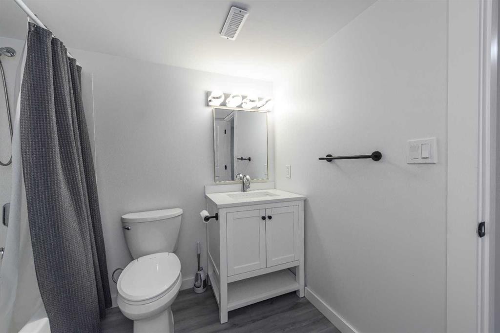 76 Evanspark Circle Nw, Calgary, AB - Indoor Photo Showing Bathroom