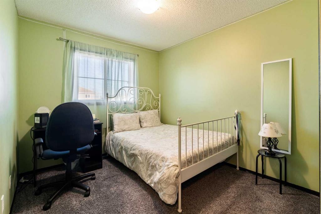 110 Eversyde Common Sw, Calgary, AB - Indoor Photo Showing Bedroom