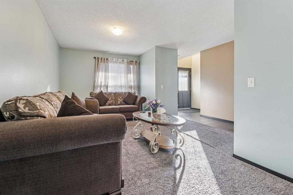 110 Eversyde Common Sw, Calgary, AB - Indoor Photo Showing Living Room