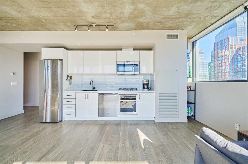 2408-1010 6 Street Sw, Calgary, AB - Indoor Photo Showing Kitchen With Stainless Steel Kitchen With Upgraded Kitchen