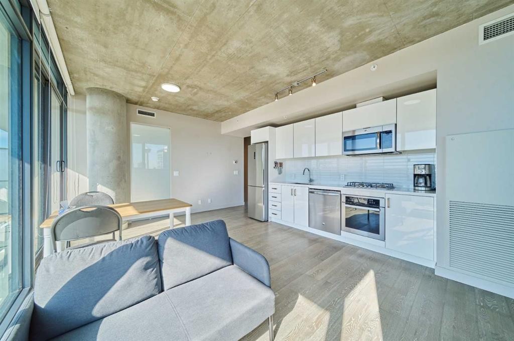 2408-1010 6 Street Sw, Calgary, AB - Indoor Photo Showing Kitchen