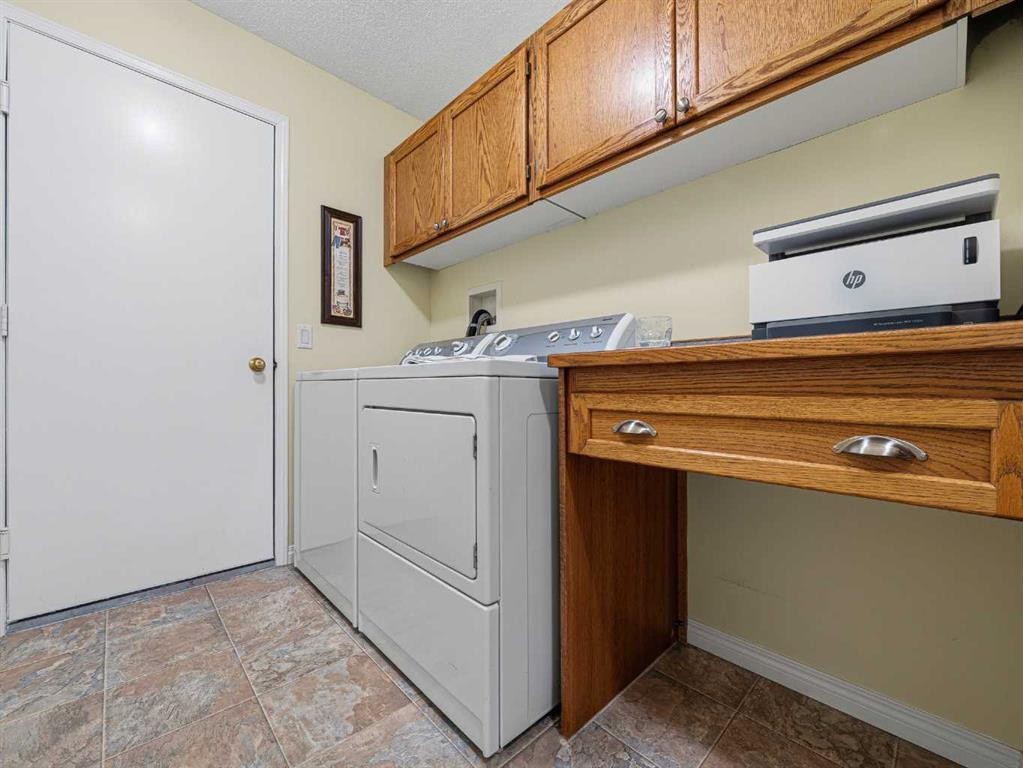 301 Arbour Cliff Close Nw, Calgary, AB - Indoor Photo Showing Laundry Room