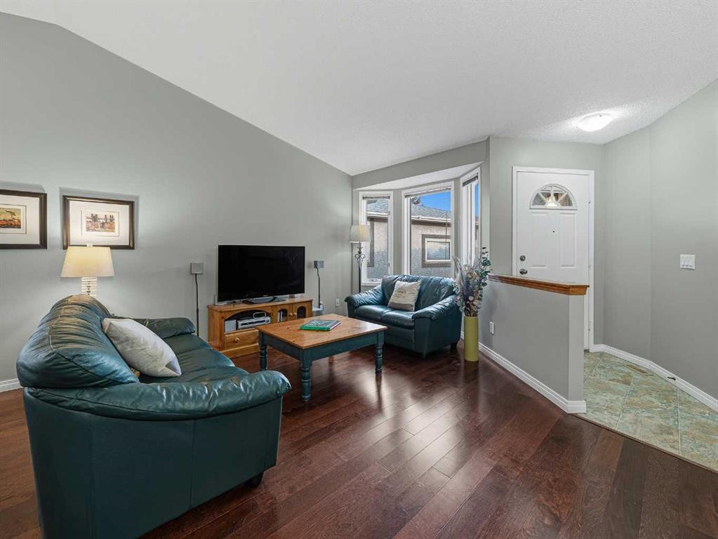 301 Arbour Cliff Close Nw, Calgary, AB - Indoor Photo Showing Living Room