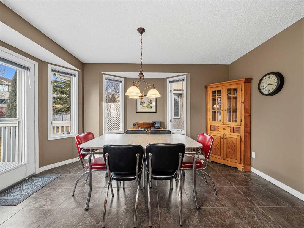 301 Arbour Cliff Close Nw, Calgary, AB - Indoor Photo Showing Dining Room