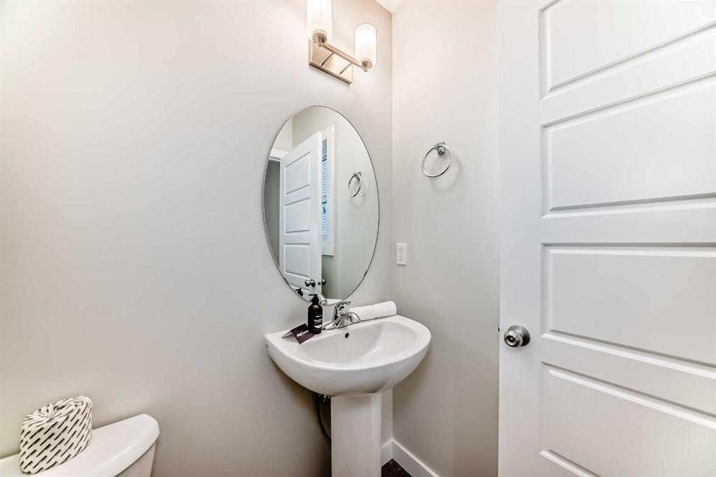 241 Bridgeport Gate, Chestermere, AB - Indoor Photo Showing Bathroom