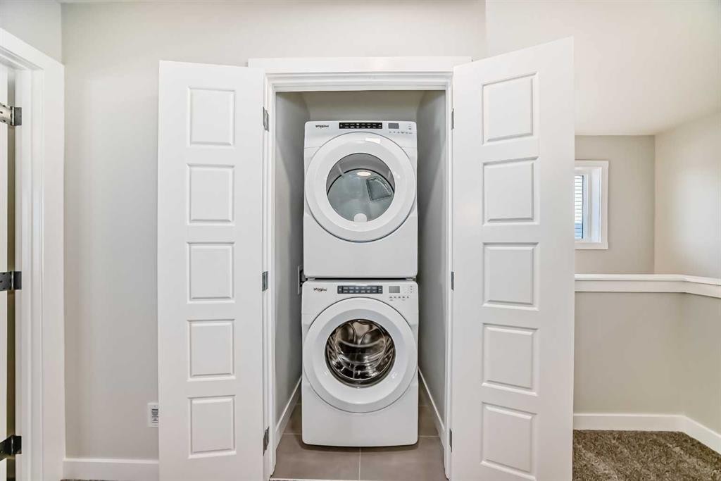 241 Bridgeport Gate, Chestermere, AB - Indoor Photo Showing Laundry Room