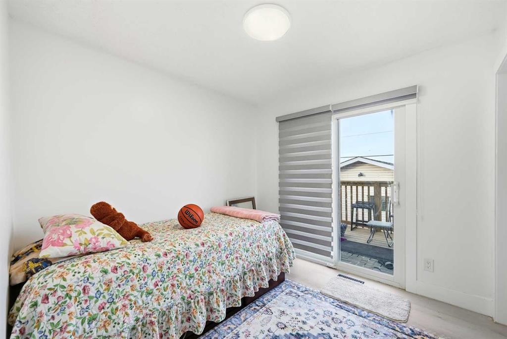 6120 18 Avenue Ne, Calgary, AB - Indoor Photo Showing Bedroom