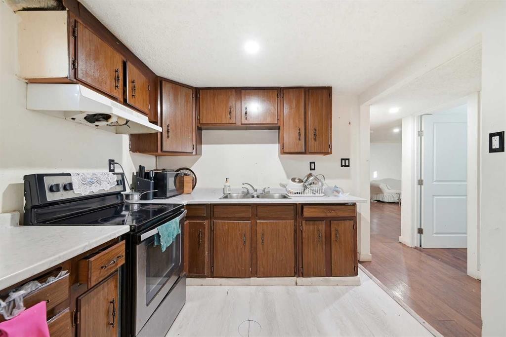 6120 18 Avenue Ne, Calgary, AB - Indoor Photo Showing Kitchen With Double Sink