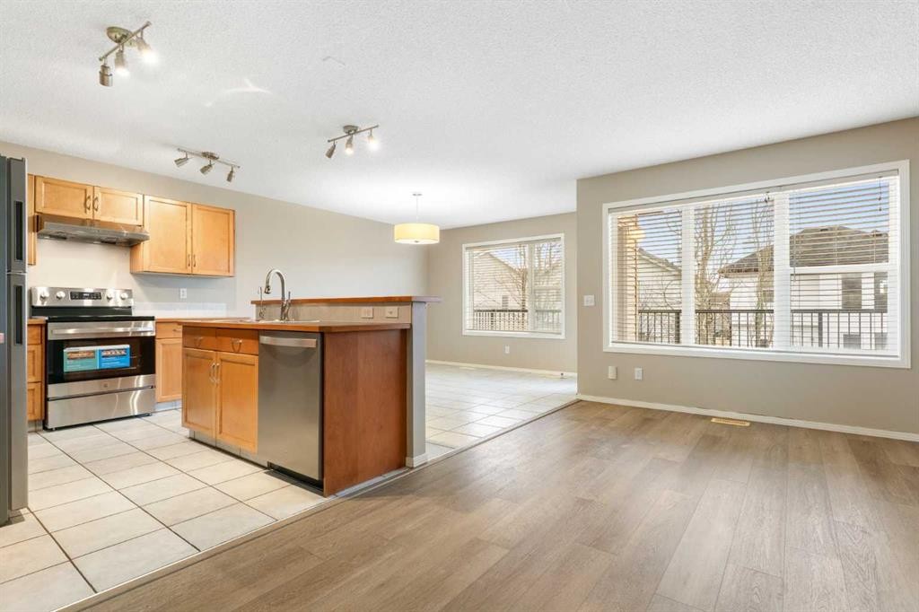 129 Evansbrooke Way Nw, Calgary, AB - Indoor Photo Showing Kitchen