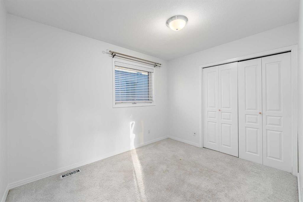 5503 Strathcona Hill Sw, Calgary, AB - Indoor Photo Showing Other Room
