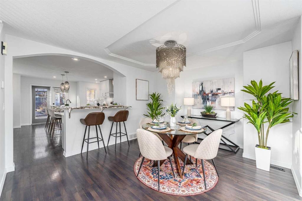 5503 Strathcona Hill Sw, Calgary, AB - Indoor Photo Showing Dining Room