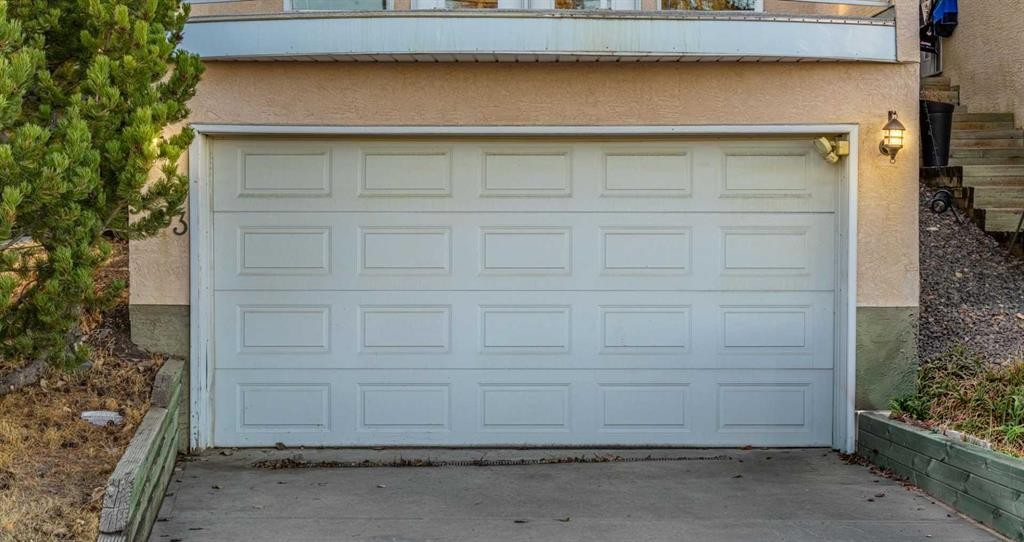 5503 Strathcona Hill Sw, Calgary, AB - Outdoor With Exterior