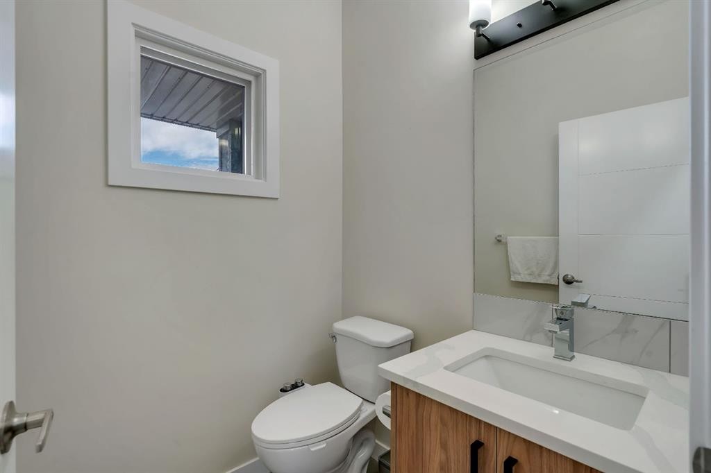 1222 Westmount Drive, Strathmore, AB - Indoor Photo Showing Bathroom