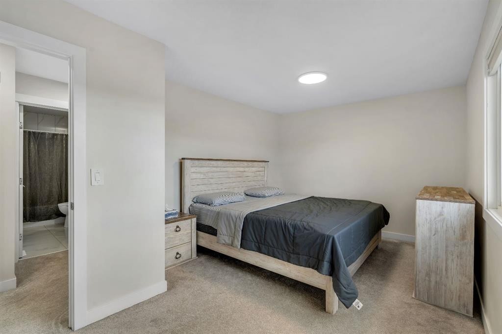 1222 Westmount Drive, Strathmore, AB - Indoor Photo Showing Bedroom