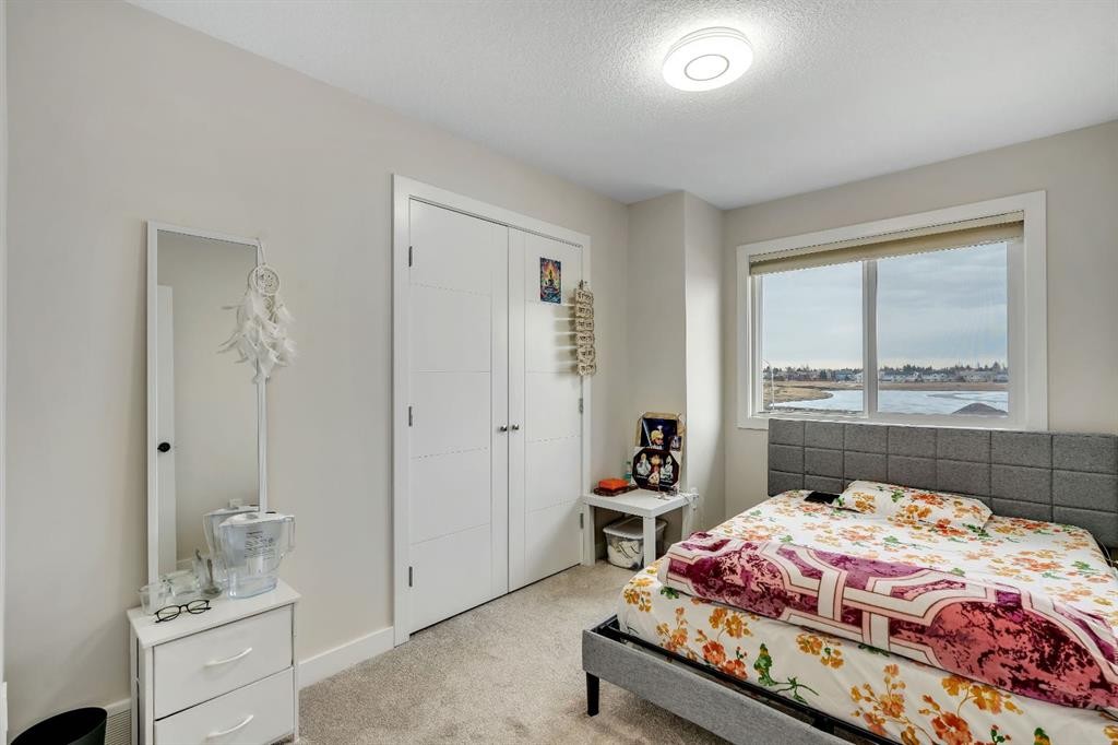 1222 Westmount Drive, Strathmore, AB - Indoor Photo Showing Bedroom