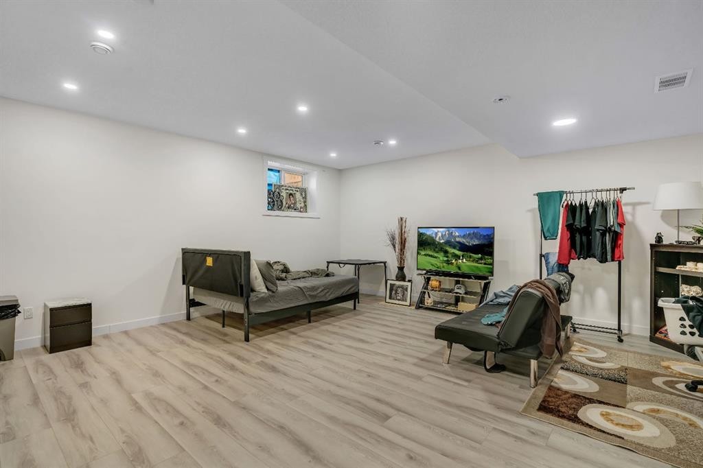 1222 Westmount Drive, Strathmore, AB - Indoor