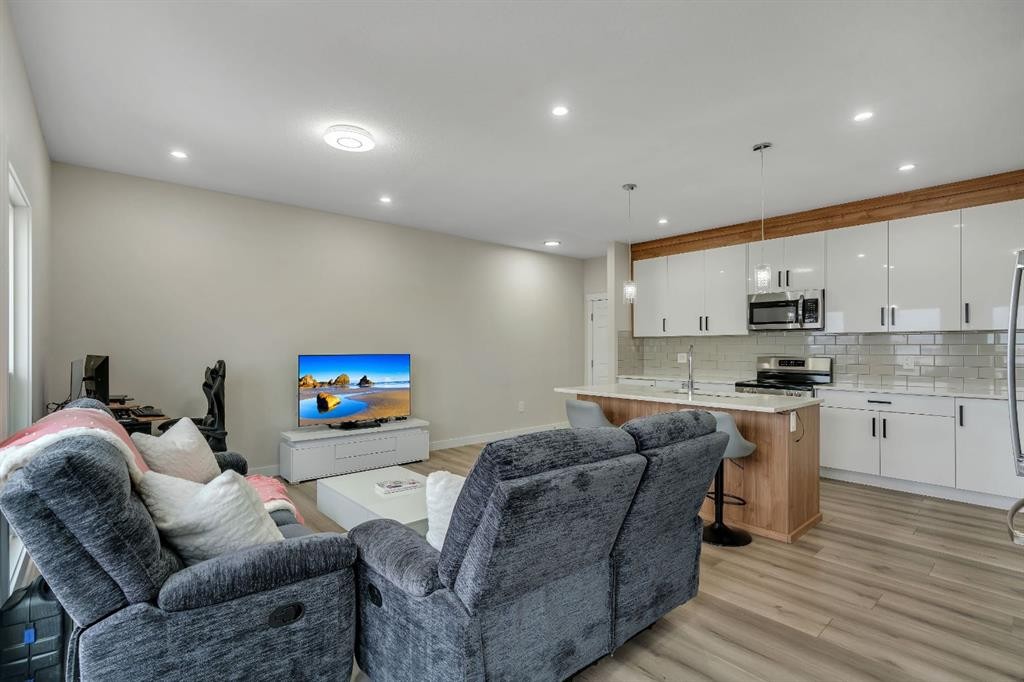 1222 Westmount Drive, Strathmore, AB - Indoor