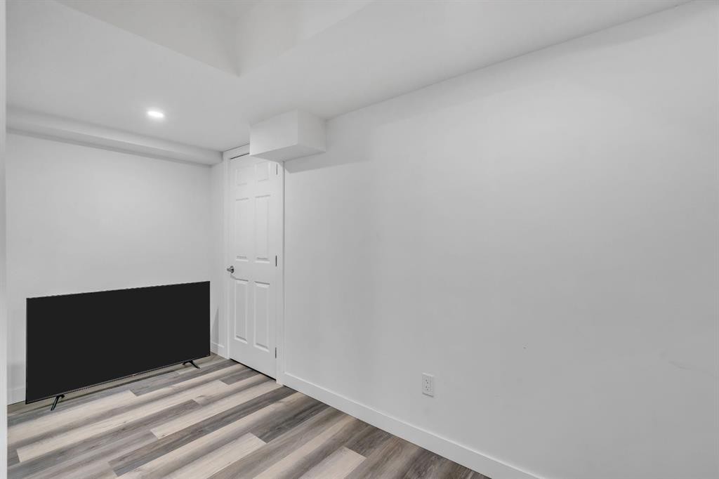 4 Southwinds Gate Sw, Airdrie, AB - Indoor Photo Showing Other Room