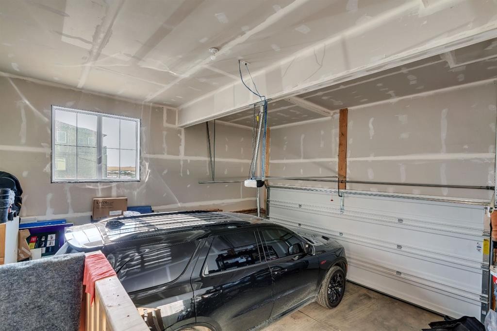 4 Southwinds Gate Sw, Airdrie, AB - Indoor Photo Showing Garage