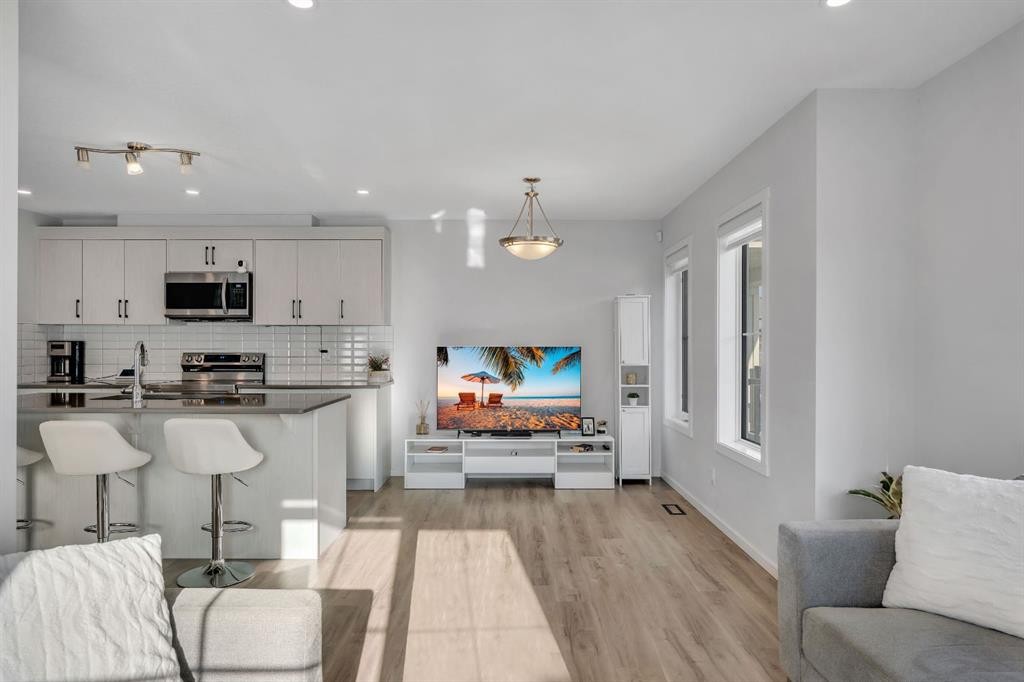 4 Southwinds Gate Sw, Airdrie, AB - Indoor