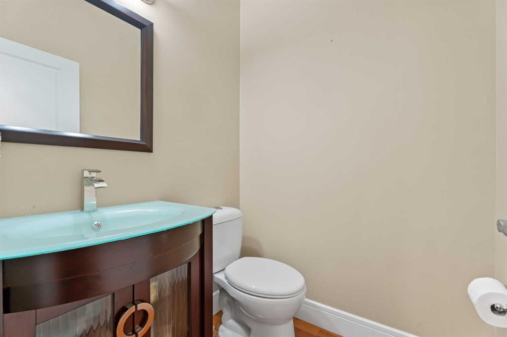113 Aspen Stone Place Sw, Calgary, AB - Indoor Photo Showing Bathroom