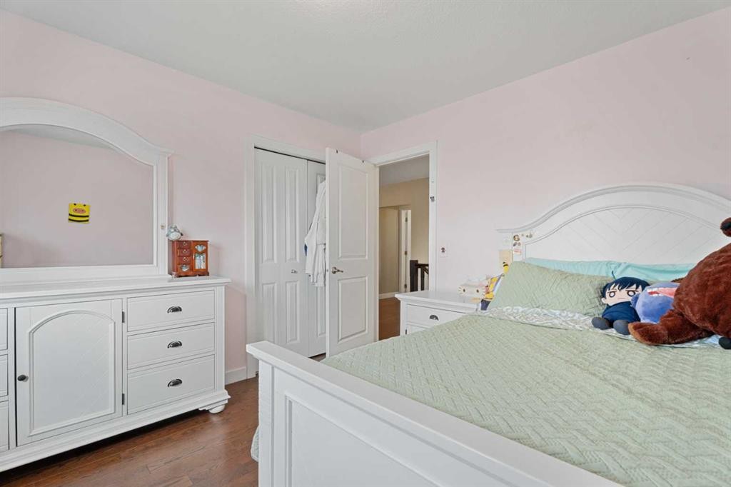 113 Aspen Stone Place Sw, Calgary, AB - Indoor Photo Showing Bedroom