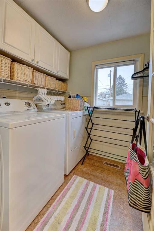 2526 16 Street Se, Calgary, AB - Indoor Photo Showing Laundry Room