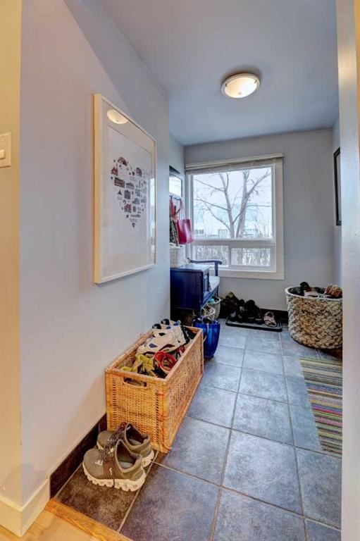 2526 16 Street Se, Calgary, AB - Indoor Photo Showing Other Room