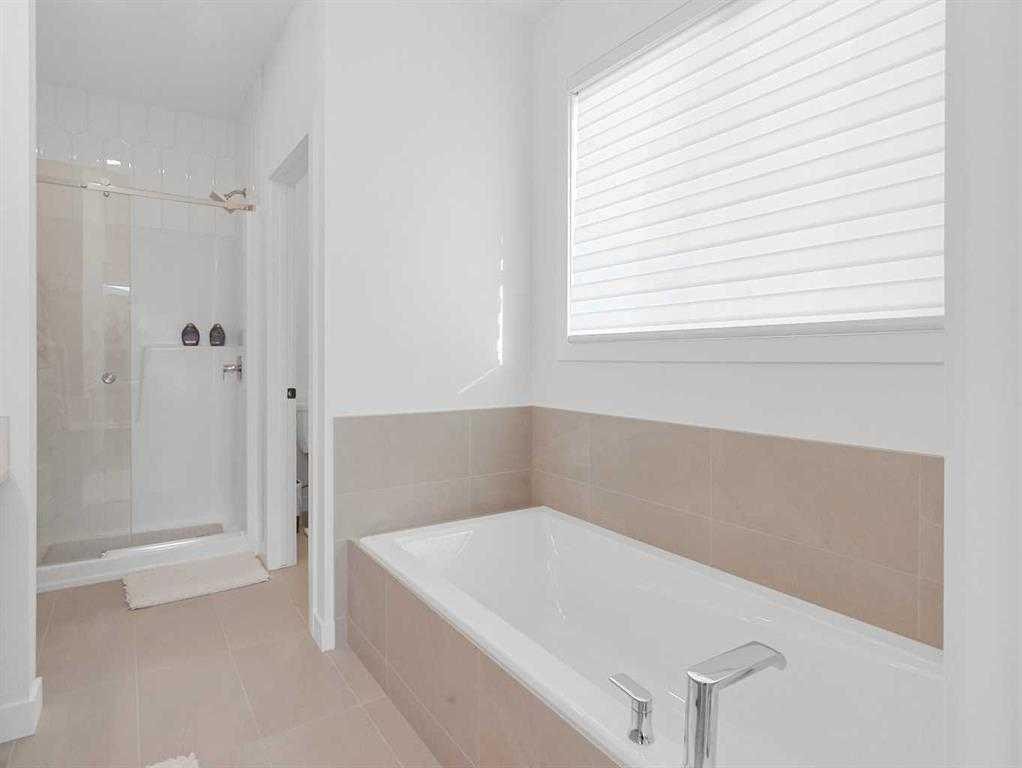 110 Sunstone Way, Balzac, AB - Indoor Photo Showing Bathroom
