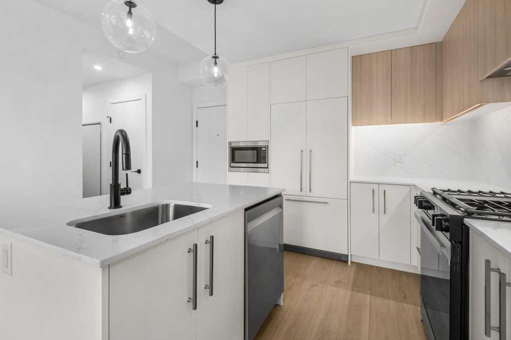 306-8375 Broadcast Avenue, Calgary, AB - Indoor Photo Showing Kitchen With Upgraded Kitchen