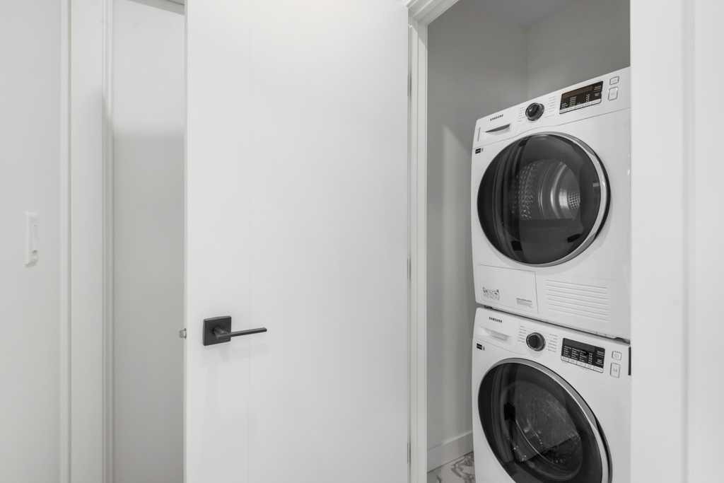 306-8375 Broadcast Avenue, Calgary, AB - Indoor Photo Showing Laundry Room