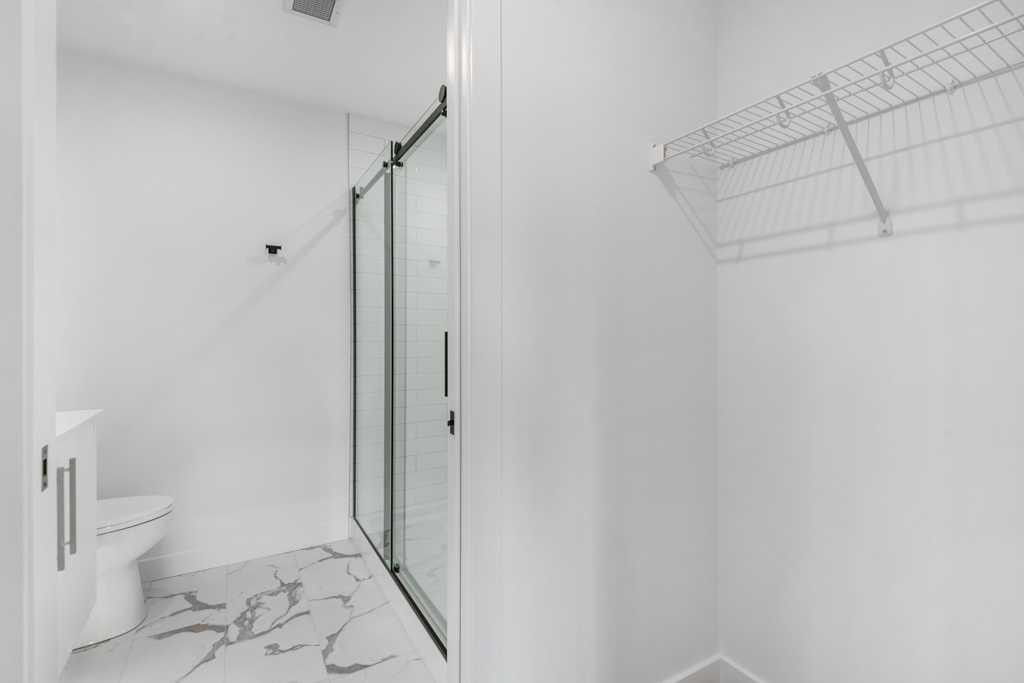 306-8375 Broadcast Avenue, Calgary, AB - Indoor