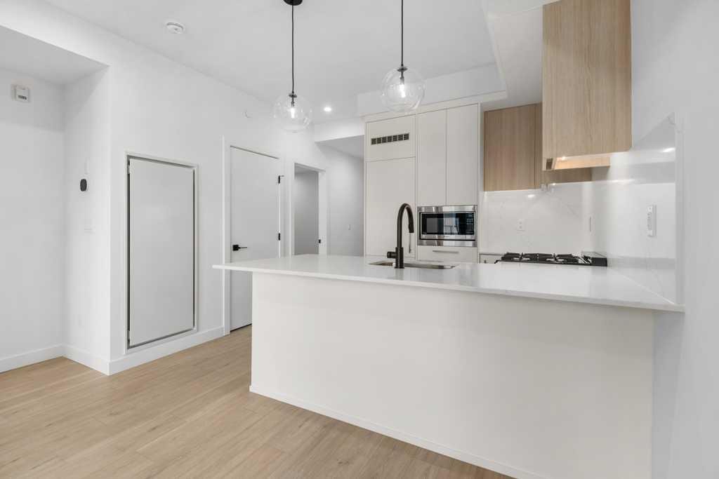 409-8375 Broadcast Avenue, Calgary, AB - Indoor Photo Showing Kitchen With Upgraded Kitchen