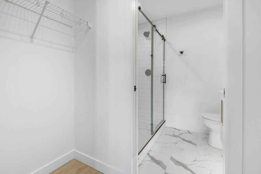 409-8375 Broadcast Avenue, Calgary, AB - Indoor