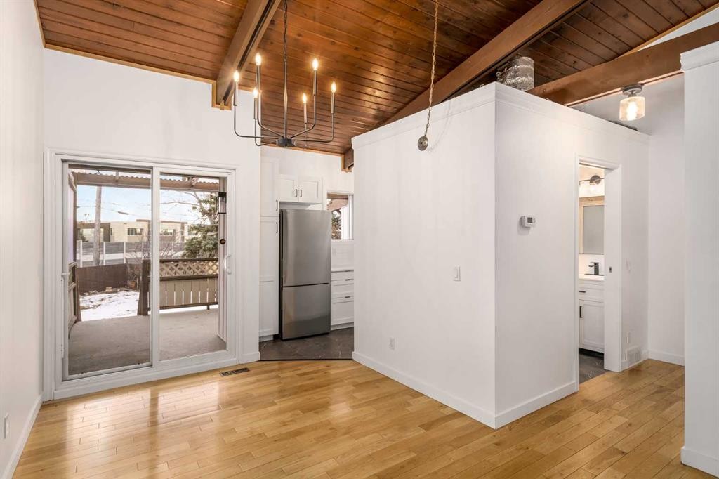 15 A Arlington Bay Se, Calgary, AB - Indoor Photo Showing Other Room