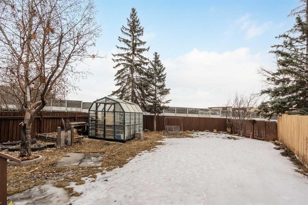 15 A Arlington Bay Se, Calgary, AB - Outdoor